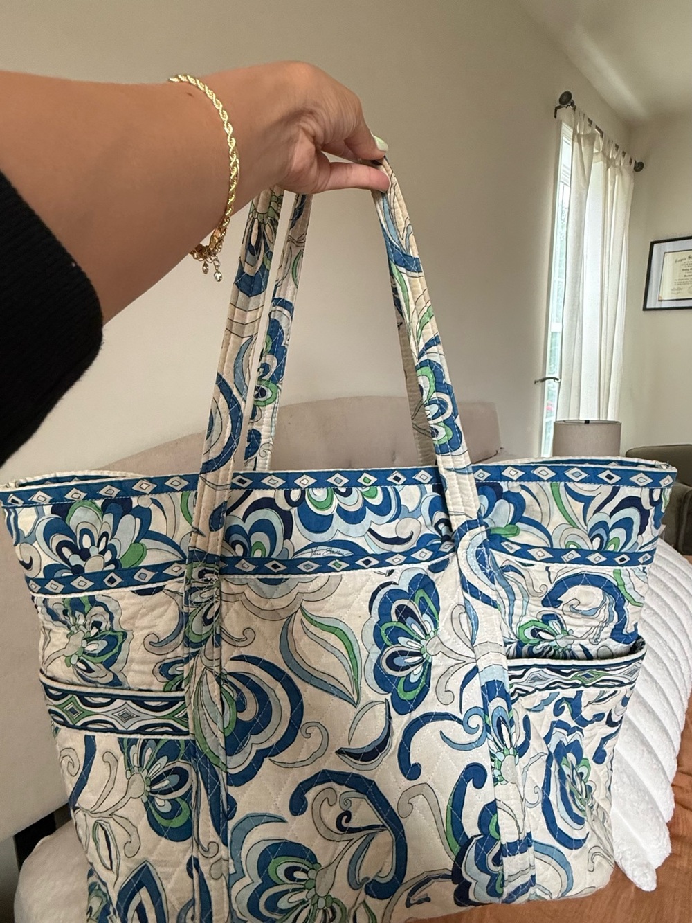 Vera Bradley tote in the retired Mediterranean White pattern
